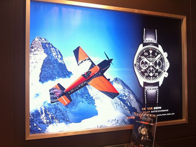 商場(chǎng)專(zhuān)賣(mài)店墻壁廣å‘?燈箱